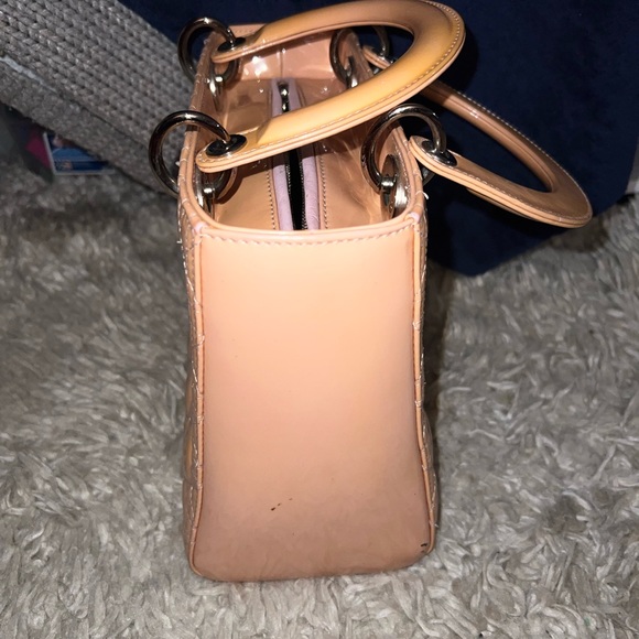 CHRISTIAN DIOR
Patent Cannage Medium Lady Dior Beige vintage bag - Picture 9 of 16